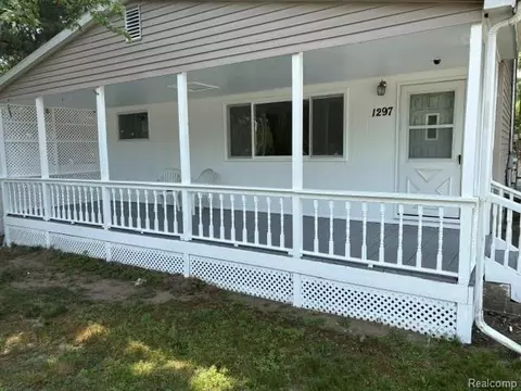 Exterior - 1297 Maxson St, Flint, MI 48504 photo 4 of 6