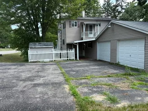 Exterior - 1297 Maxson St, Flint, MI 48504 photo 3 of 6