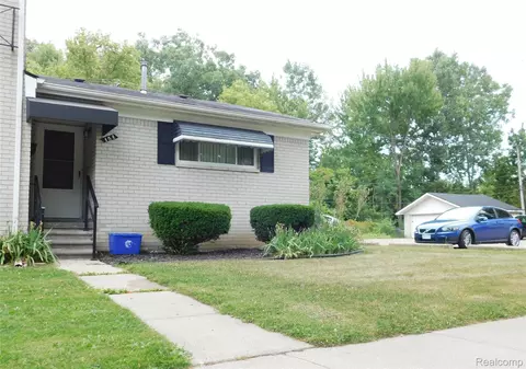 154 S Christine Cir, Mount Clemens, MI 48043