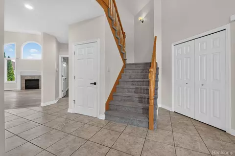 Entry Way - 21642 Kendyl Ct, Macomb, MI 48044 photo 2 of 2