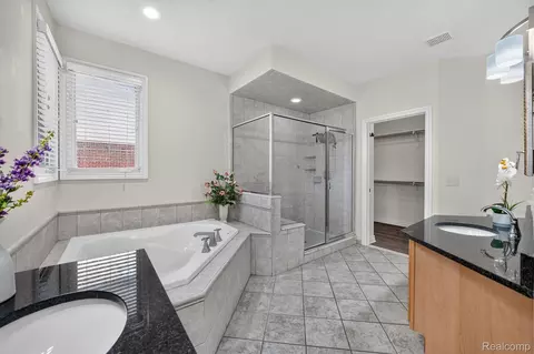Bath - 21642 Kendyl Ct, Macomb, MI 48044 photo 2 of 5