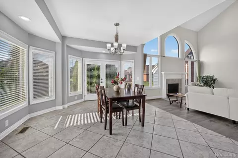 Dining - 21642 Kendyl Ct, Macomb, MI 48044 photo 2 of 4