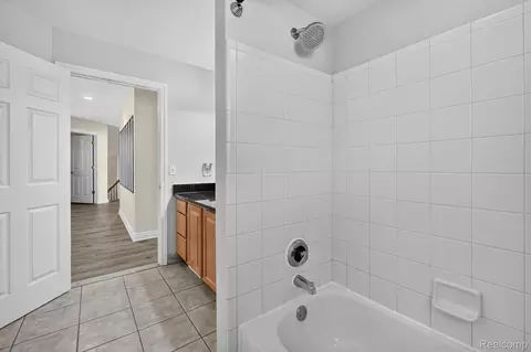 Bath - 21642 Kendyl Ct, Macomb, MI 48044 photo 5 of 5
