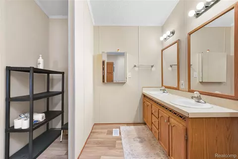 Bath - 13451 Mapleview St, Ash, MI 48117 photo 3 of 5