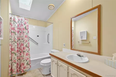 Bath - 13451 Mapleview St, Ash, MI 48117 photo 5 of 5