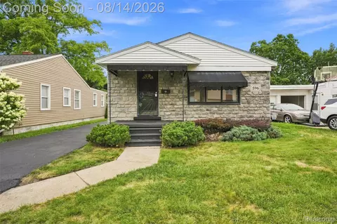 596 Nebraska Ave, Pontiac, MI 48341