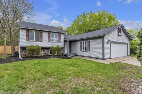 854 Estes Ct, Waterford, MI 48327