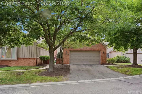 28625 Auburn Ct, Farmington Hills, MI 48331