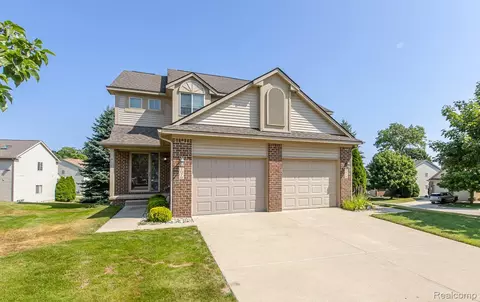 7070 Magnolia Ln, Waterford, MI 48327