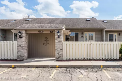 62181 Arlington Cir #4, South Lyon, MI 48178