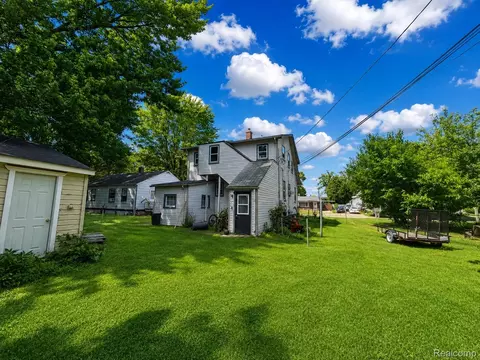 23510 Buckingham St, Clinton Township, MI 48036