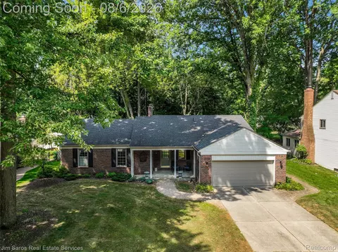 18605 Mayfield St, Livonia, MI 48152