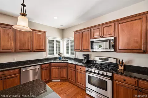 Kitchen - 22296 Beech Knoll Dr, Macomb, MI 48044 photo 4 of 6