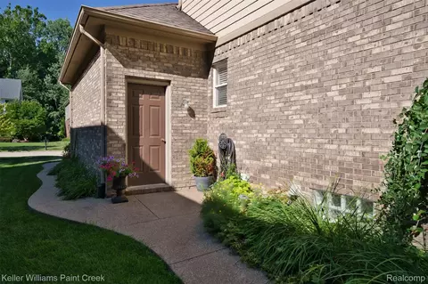 Exterior - 22296 Beech Knoll Dr, Macomb, MI 48044 photo 2 of 9