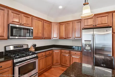 Kitchen - 22296 Beech Knoll Dr, Macomb, MI 48044 photo 5 of 6