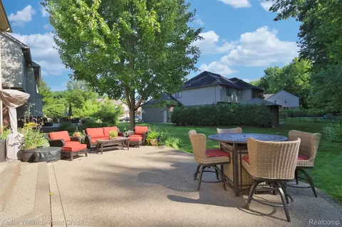 Exterior - 22296 Beech Knoll Dr, Macomb, MI 48044 photo 3 of 9