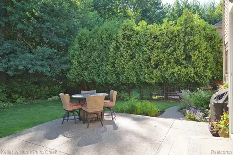 Exterior - 22296 Beech Knoll Dr, Macomb, MI 48044 photo 4 of 9