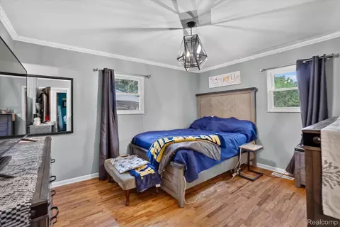 Bedroom - 527 Leland St, Flushing, MI 48433 photo 2 of 4
