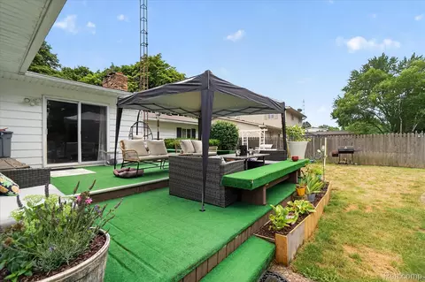 Exterior - 527 Leland St, Flushing, MI 48433 photo 10 of 14
