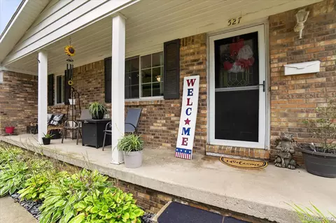 Exterior - 527 Leland St, Flushing, MI 48433 photo 4 of 14