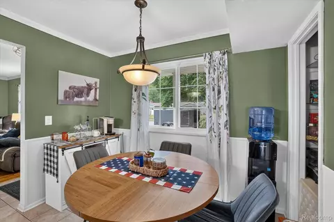 Dining - 527 Leland St, Flushing, MI 48433 photo 2 of 3