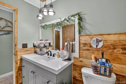 Bath - 527 Leland St, Flushing, MI 48433 photo 1 of 4