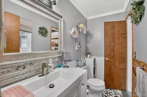 Bath - 527 Leland St, Flushing, MI 48433 photo 4 of 4