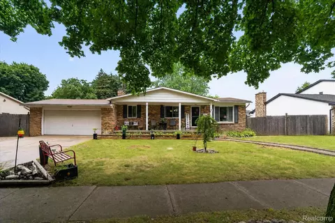 Exterior - 527 Leland St, Flushing, MI 48433 photo 2 of 14