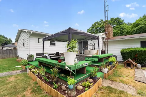 Exterior - 527 Leland St, Flushing, MI 48433 photo 11 of 14