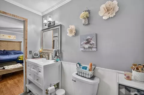 Bath - 527 Leland St, Flushing, MI 48433 photo 3 of 4