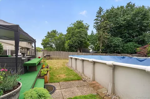 Exterior - 527 Leland St, Flushing, MI 48433 photo 8 of 14