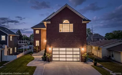 41245 Belvidere St, Harrison, MI 48045