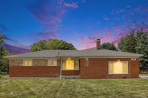 42803 Willsharon St, Sterling Heights, MI 48314