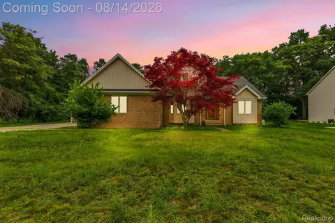 3326 Shorewood Ave, Fort Gratiot, MI 48059