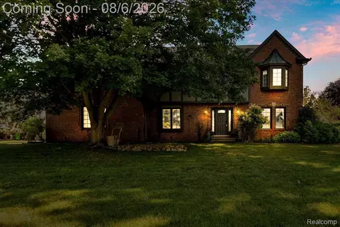 2765 Hunter Heights Dr SW, West Bloomfield, MI 48324