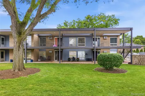 15055 Hubbard St #28, Livonia, MI 48154