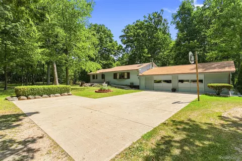 1905 Justice Dr, Brandon, MI 48462