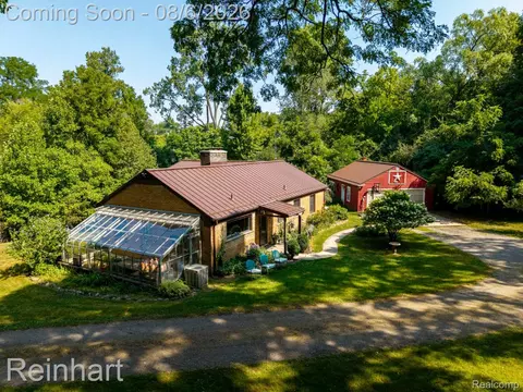 16460 Franklin Rd, Northville, MI 48168