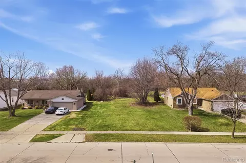 22674 Monterey Dr, Woodhaven, MI 48183