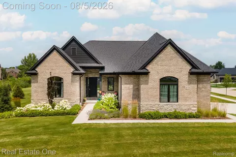 850 Marlayna Dr, Oxford, MI 48371