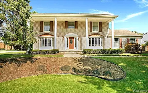 1114 Chaffer Dr, Rochester Hills, MI 48306