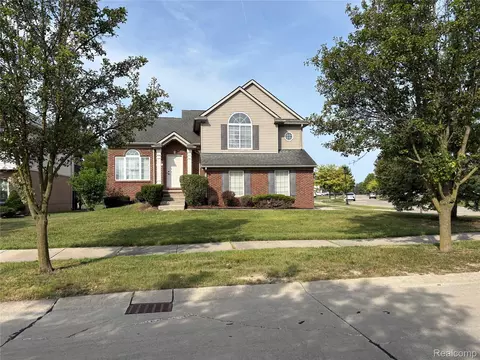 1822 Golfview Ln, Westland, MI 48186