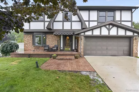24011 Heritage Dr, Woodhaven, MI 48183