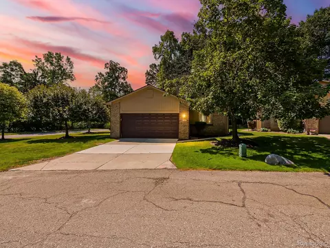 7421 Parkdale, West Bloomfield, MI 48322