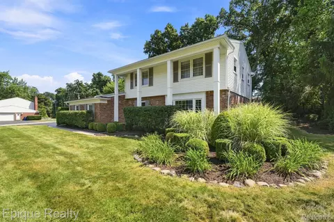 2774 Brady Dr, Bloomfield Hills, MI 48304
