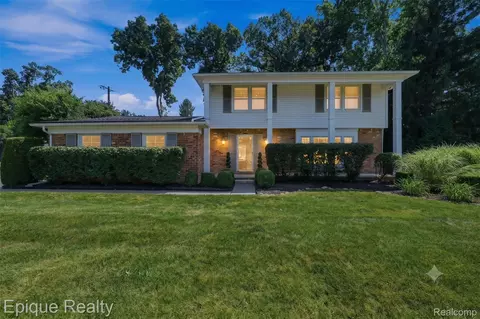 2774 Brady Dr, Bloomfield Hills, MI 48304