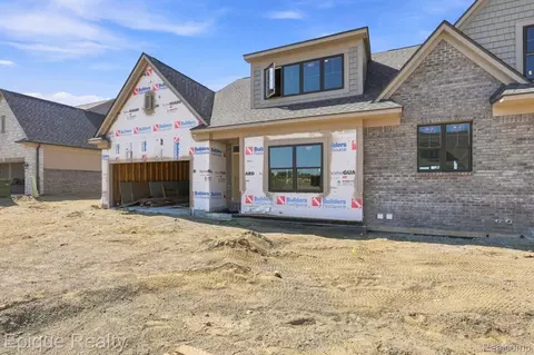 425 Cornerstone Dr #68, Oxford, MI 48371