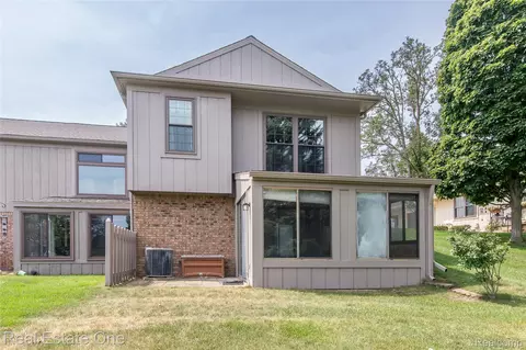 12043 Shenandoah, Green Oak, MI 48178