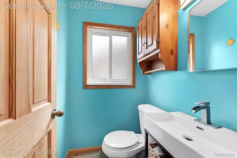 Bath - 22109 Haskell St, Taylor, MI 48180 photo 2 of 3