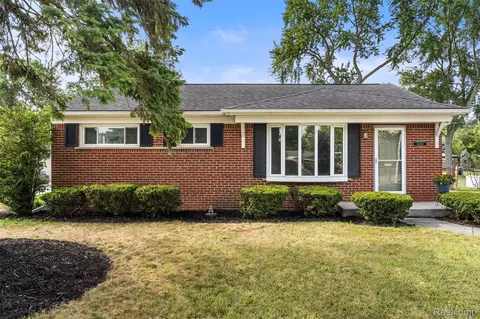 29045 Grandon St, Livonia, MI 48150